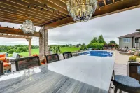 Outdoor Oasis: Luxe Flat in Mt Horeb! - Apartments