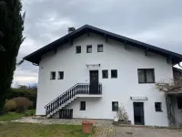 2-storey, 4-bedroom apartment in a detached house in Menthon St B