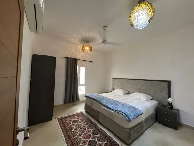 Spacious 5-bedroom villa Near the Beach,Close to airport with WiFi, AC in Muscat Các khách sạn ở 