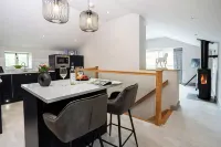 The Dog House -with hot tub and stunning far reaching views Hotels in Kirkby Lonsdale