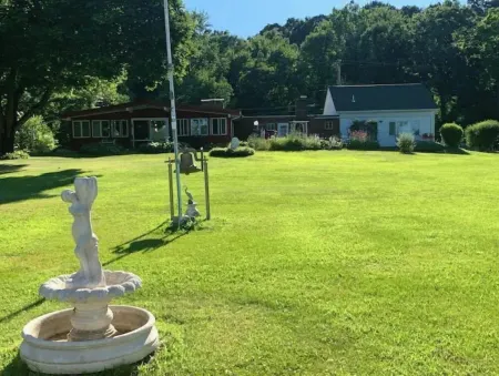 Close to Wineries Brewery Restaurants Ski Historical HikingTrails Hudson River