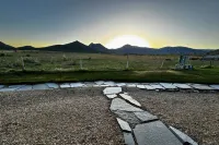 Cabin 3 at the Almo Inn, Close to City of Rocks National Park and Castle Rock