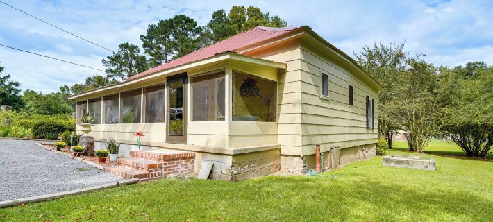 Lakeview Vacation Rental - Walk to Crystal Lake! Hotels in Moore County