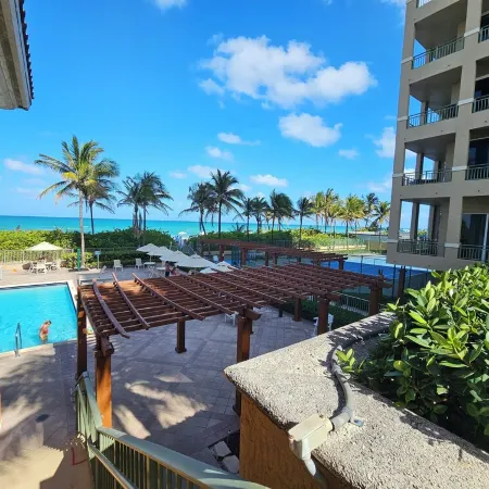 Beach Front Luxury 2-bedroom 2 Bath condo in beautiful Hallandale Beach Отели в г. Халландейл Бич