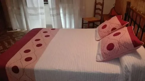 Casa Rural La Bodega for 10 people Hotels in La Vera