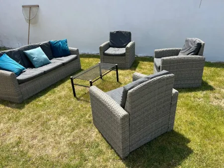 Quiberonnaise house in town center, walking distance to beach.