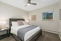Lavender Suite Relaxed, Walkable Old Town Stay - chambre d’hôtes