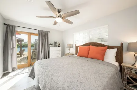 Waterfront Boater's Paradise on deep water canal, boat dock, ocean access