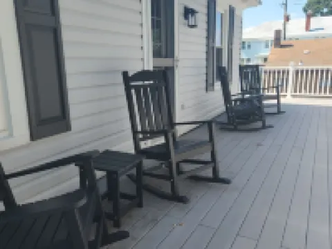 Magnolia Hideaway 2-BR Apt in center of Town of Colonial Beach Hotels in Colonial Beach