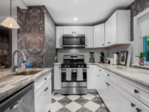 Witchy Hideaway Cottage; Close to Beaches, Salem & Train to Boston ビバリーのホテル