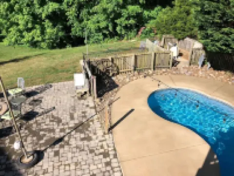 Cozy Apartment with pool, hot tub and in a quiet neighborhood