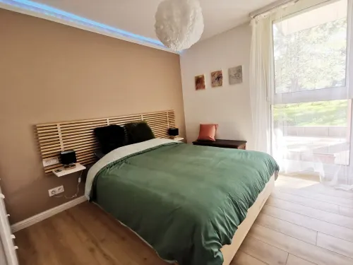 Bel Appartement Avec Jardin Privé au Calme