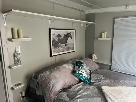 Cozy guesthouse on a horse farm