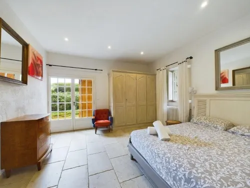 Property with authentic charm Hotel a Le Rouret