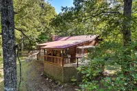 Copper Ridge Log Cabin RV/Boat/Trailer parking