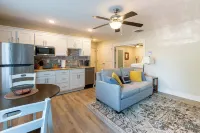 Charming guest house on private property with AC in quiet part of Ozark Hotels in Riverside Township