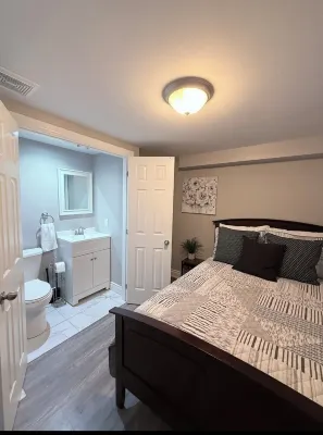 Fabulous 2-bedroom apartment with AC in charming Whitby