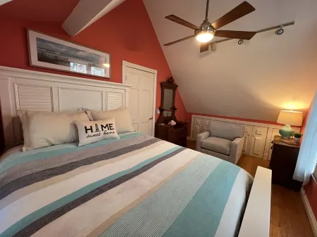 Cozy House On The Hill In Boyne City - Lake Views