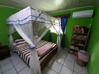 A haven of greenery in the heart of the city and a few steps from the lagoon ...