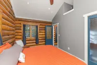 Cozy Mountain Cabin 1 Hour from Denver Backs up to National Forest EV Charging!