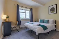 Stylish 2BR Apartment • Free Parking • Near WBA Stadium Hotels in Smethwick