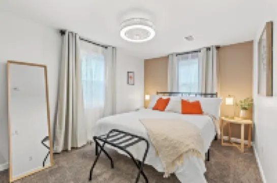 Stylish Comfortable Bluegrass Cottage 7 min to Ark - Fire Pit! Hotels in Dry Ridge