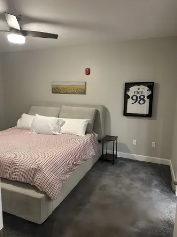 Perfect location!  Cozy 2-bdrm condo w/ ample living space right off of Mass St