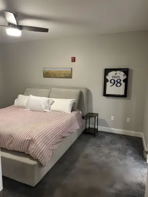 Perfect location!  Cozy 2-bdrm condo w/ ample living space right off of Mass St