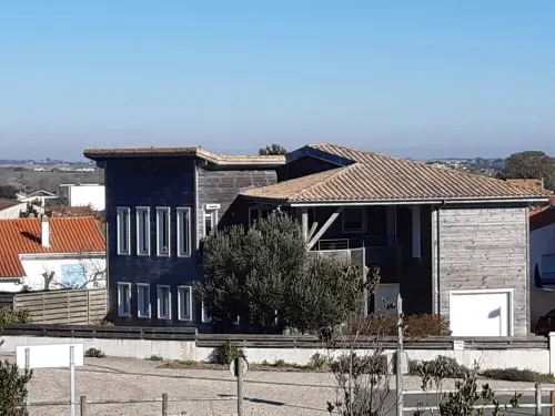 WOODEN HOUSE WITH SEA VIEW, HEATED POOL AND JACUZI