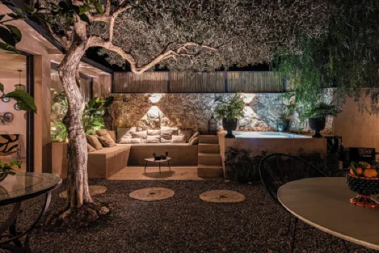 Dependance Armonia, with garden and jacuzzi just 100 meters from the sea