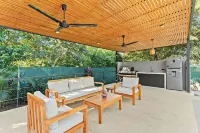 Special offering price! Exquisite 4 br villa w/private pool in gated community!
