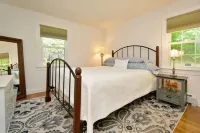 Lenox - Walk to Town - Berkshire Home