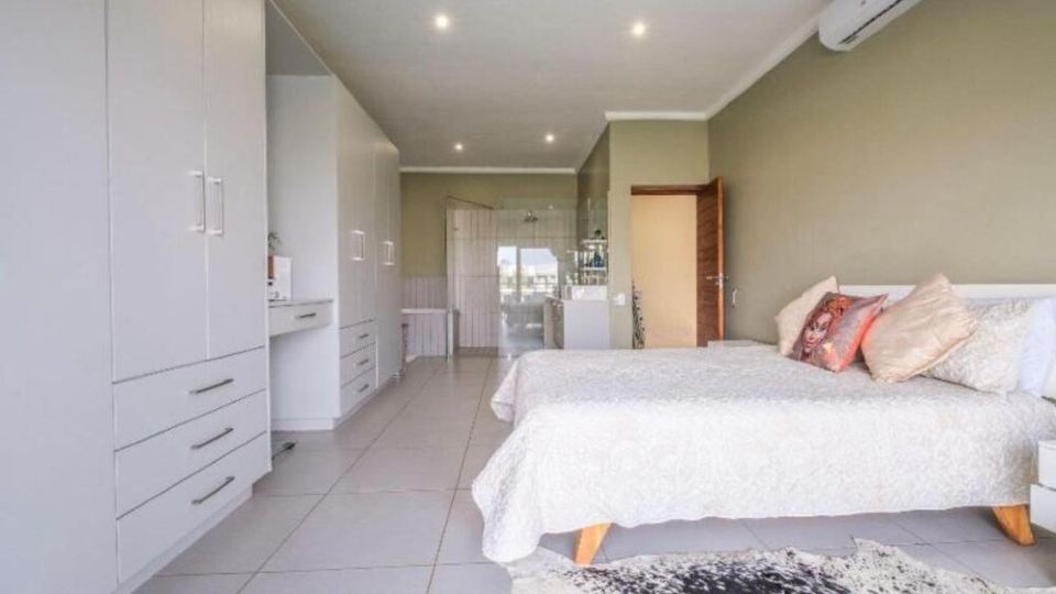 4 Bedroom Lake Villa with Boat, Hartebees