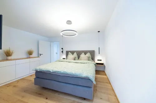 Flower magic on Lake Mondsee 몬드시 호텔