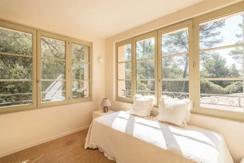 Aix-en-Provence villa in the hills