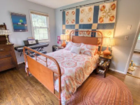 Catskills Getaway: 3BR Retreat w/ Media Room, Near Casino, Bethel Woods & More! 湯普森住宿飯店