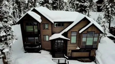 Lux Retreat 4BD/3.5B  North Lake Tahoe w/Hot Tub