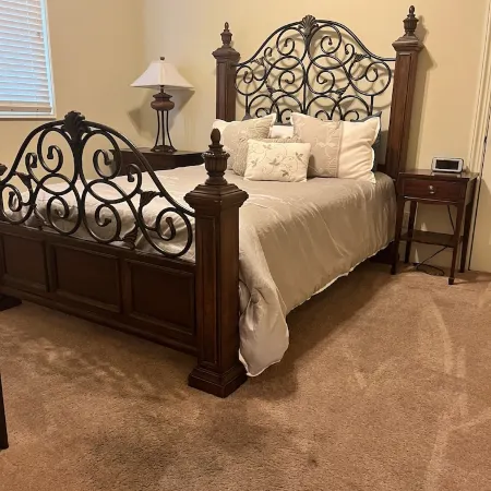 3 beds 3 baths and amazing views of Jordan Hare!!