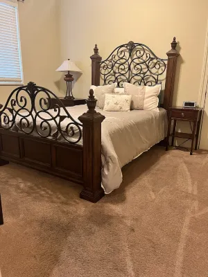 3 beds 3 baths and amazing views of Jordan Hare!!