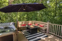 Stunning View! Hot Tub, Grill, Fire Table, Wi-Fi!