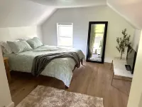 Private 2-Bed/2 Bath House, Yard in Batavia 15 Minutes to Darien Lake Hotels in Batavia