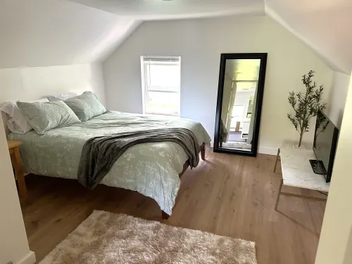 Private 2-bed/2 bath house w/ Hot Tub, yard in Batavia 15 minutes to Darien Lake