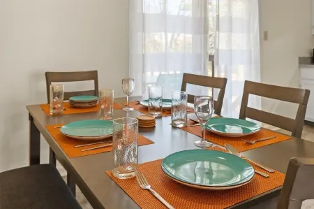 Spacious 4Br Home • Free Parking • W/D • Work Desk • 5 Mins to Downtown