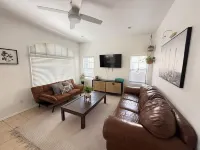 Lovely 3-bedroom house in South Gate Hotels in South Gate