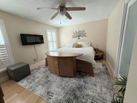 Relaxing Tampa Retreat with Heated Pool, Pet-Friendly Stay. Near Everything