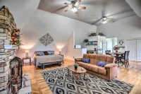 Lake Allatoona Area Studio w/ Pool and Views! - balcony