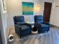 Charming 1-bedroom townhome in tranquil Reedsport with WiFi Hotels in Reedsport