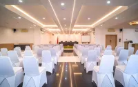 Grand Tryas Hotel Hotels in Kesambi