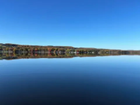 Clean 4-bedroom house with AC and WiFi in Bradford