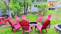 Large Outdoor Space with Saltwater Hot Tub, Fire Pit, Gardens, and Deck in OOB!